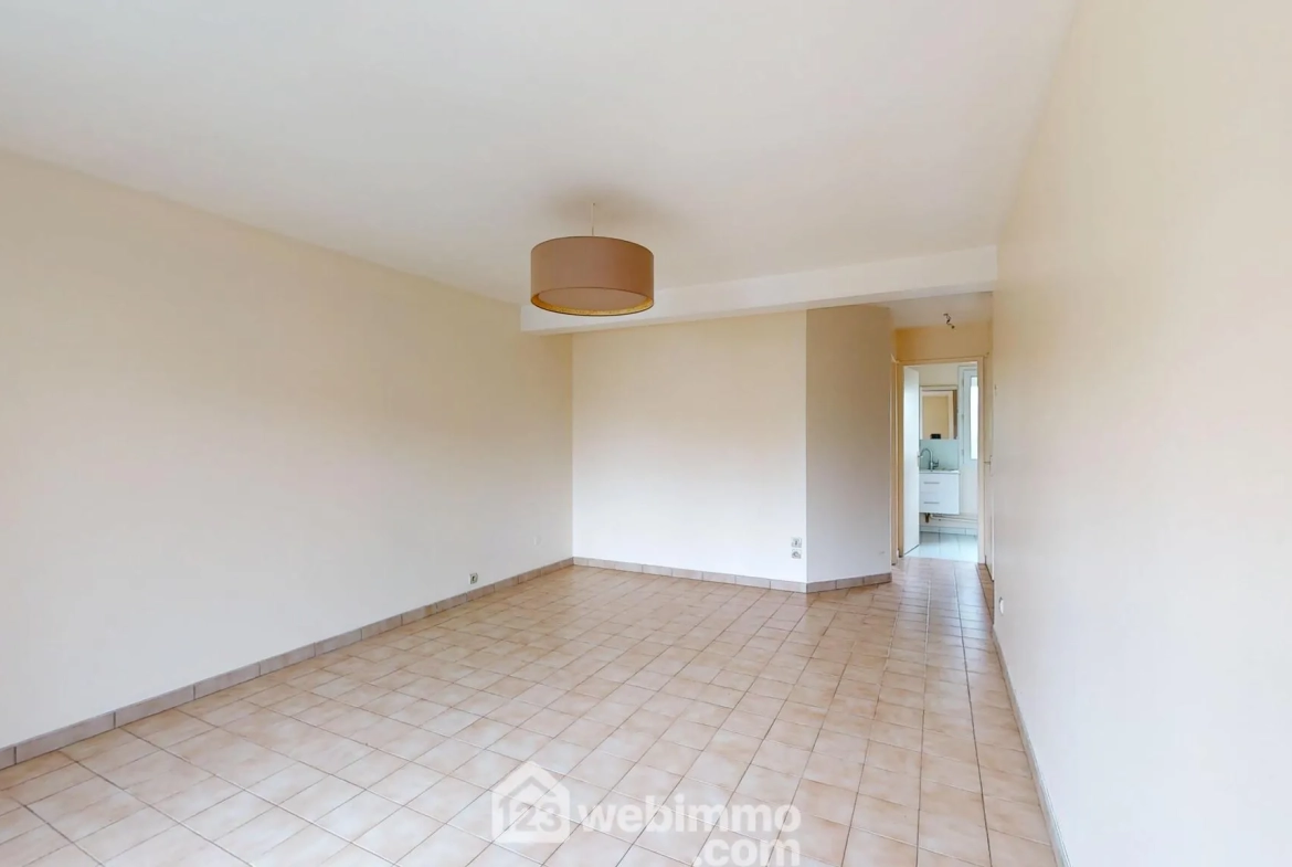 Appartement T2 en rez-de-jardin à vendre à Compiègne, proche de l'UTC 