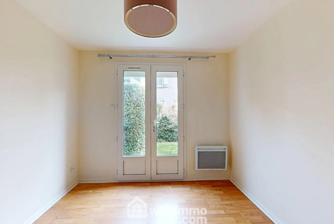 Appartement T2 en rez-de-jardin à vendre à Compiègne, proche de l'UTC 