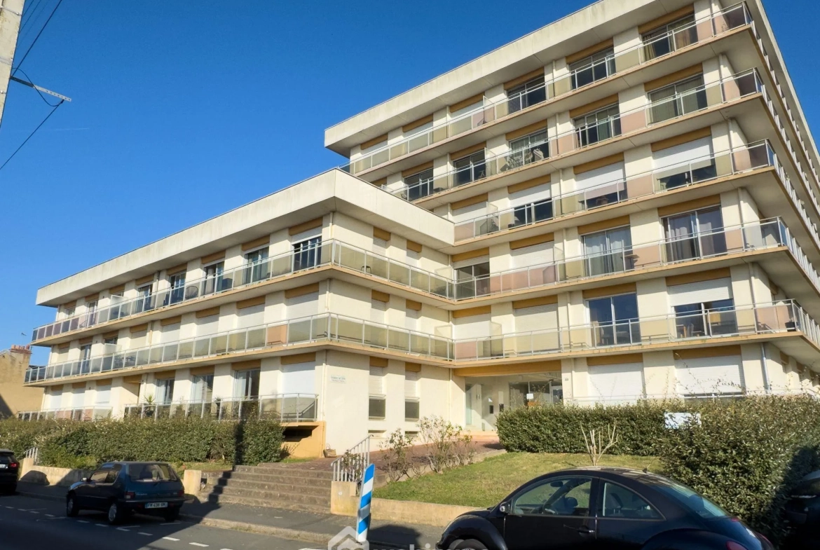 Appartement de 40 m² à Cholet centre-ville avec terrasse et cave 