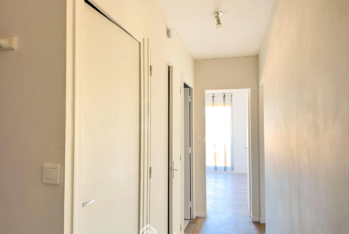 Appartement de 40 m² à Cholet centre-ville avec terrasse et cave 
