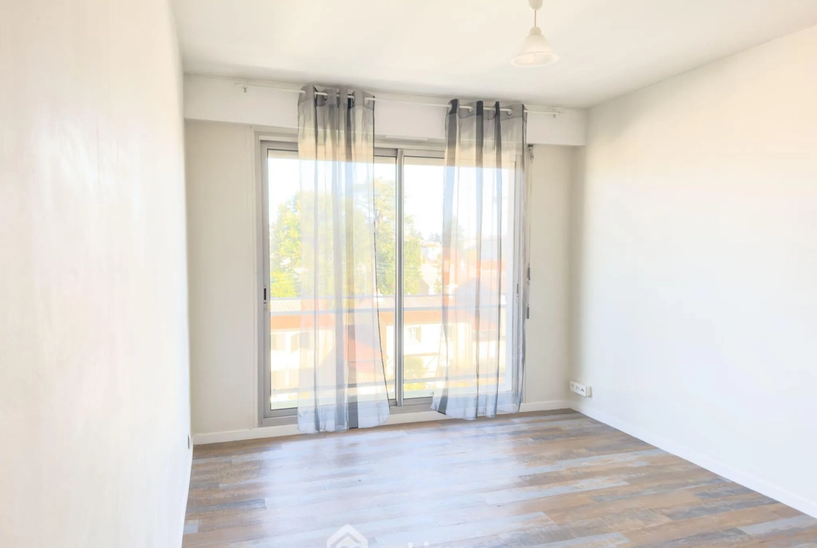 Appartement de 40 m² à Cholet centre-ville avec terrasse et cave 