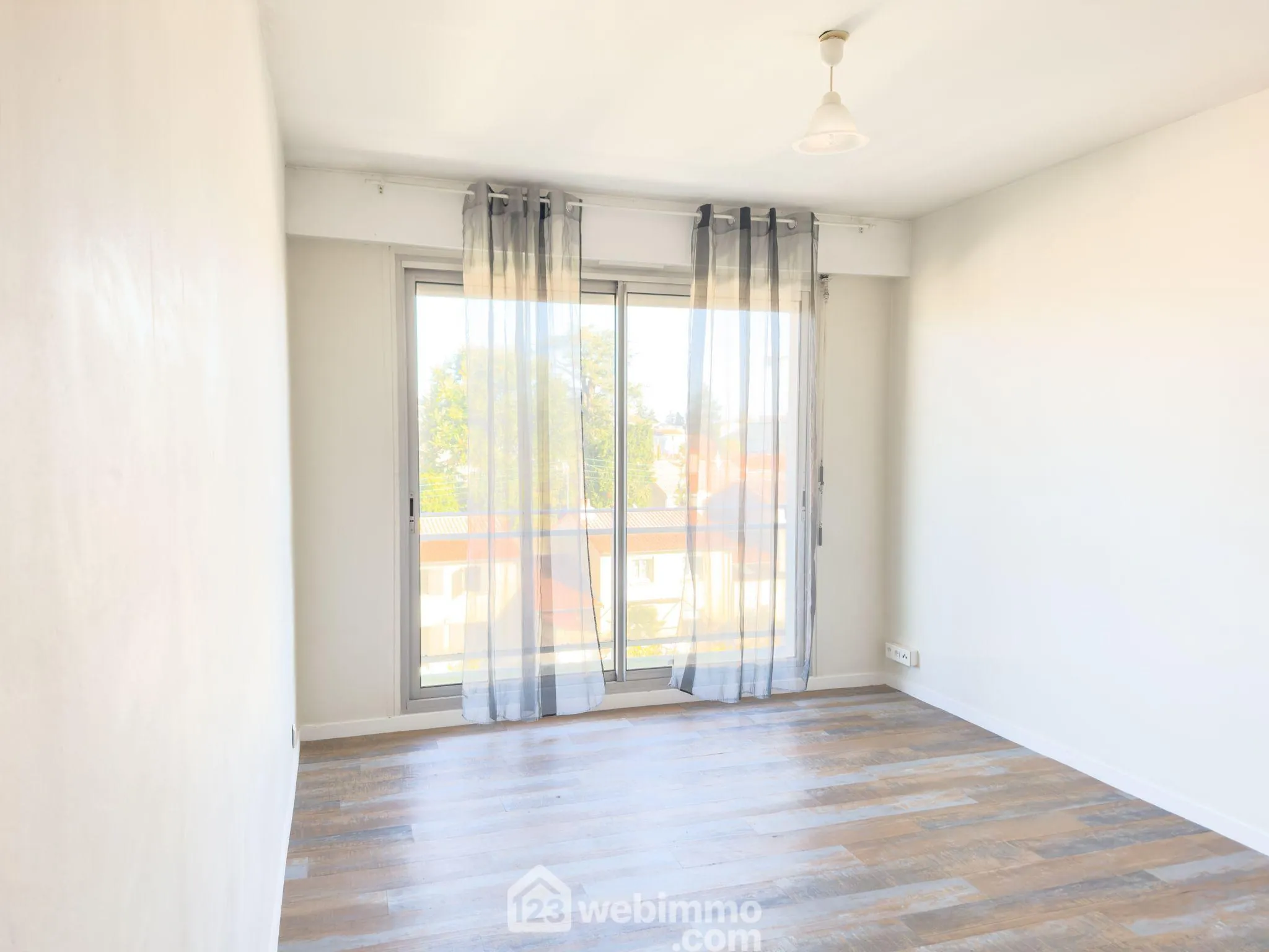 Appartement de 40 m² à Cholet centre-ville avec terrasse et cave 