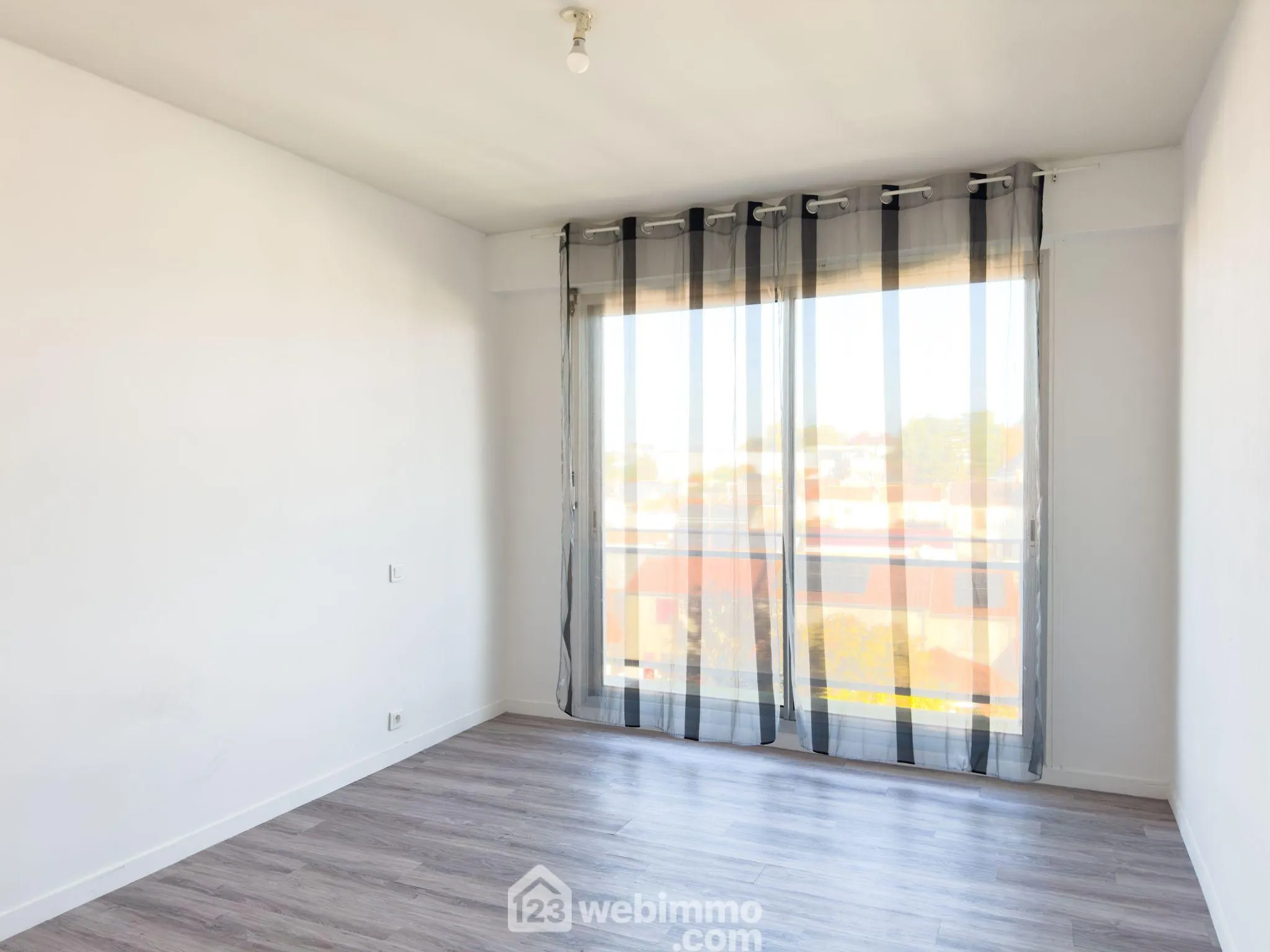 Appartement de 40 m² à Cholet centre-ville avec terrasse et cave 