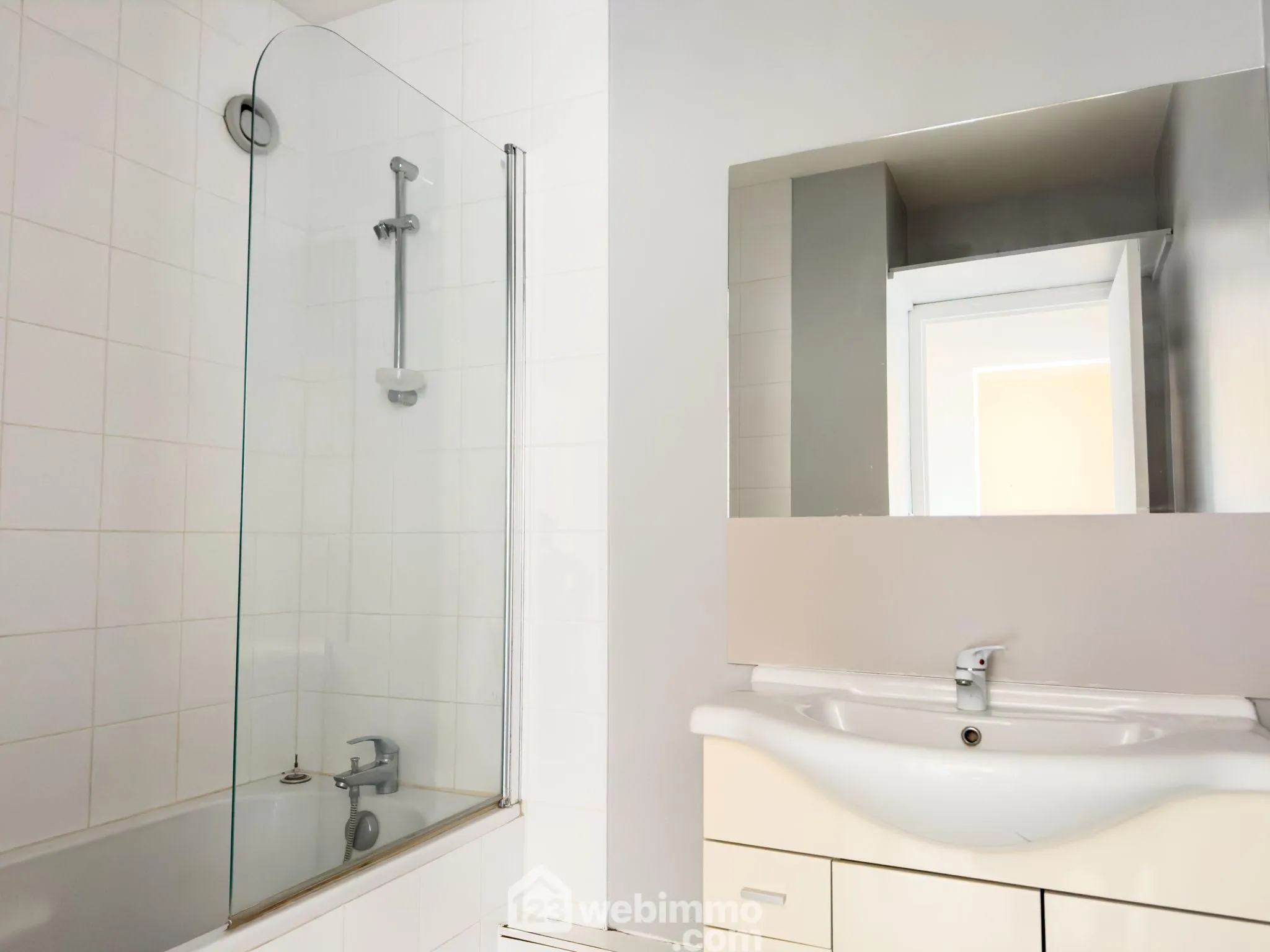 Appartement de 40 m² à Cholet centre-ville avec terrasse et cave 