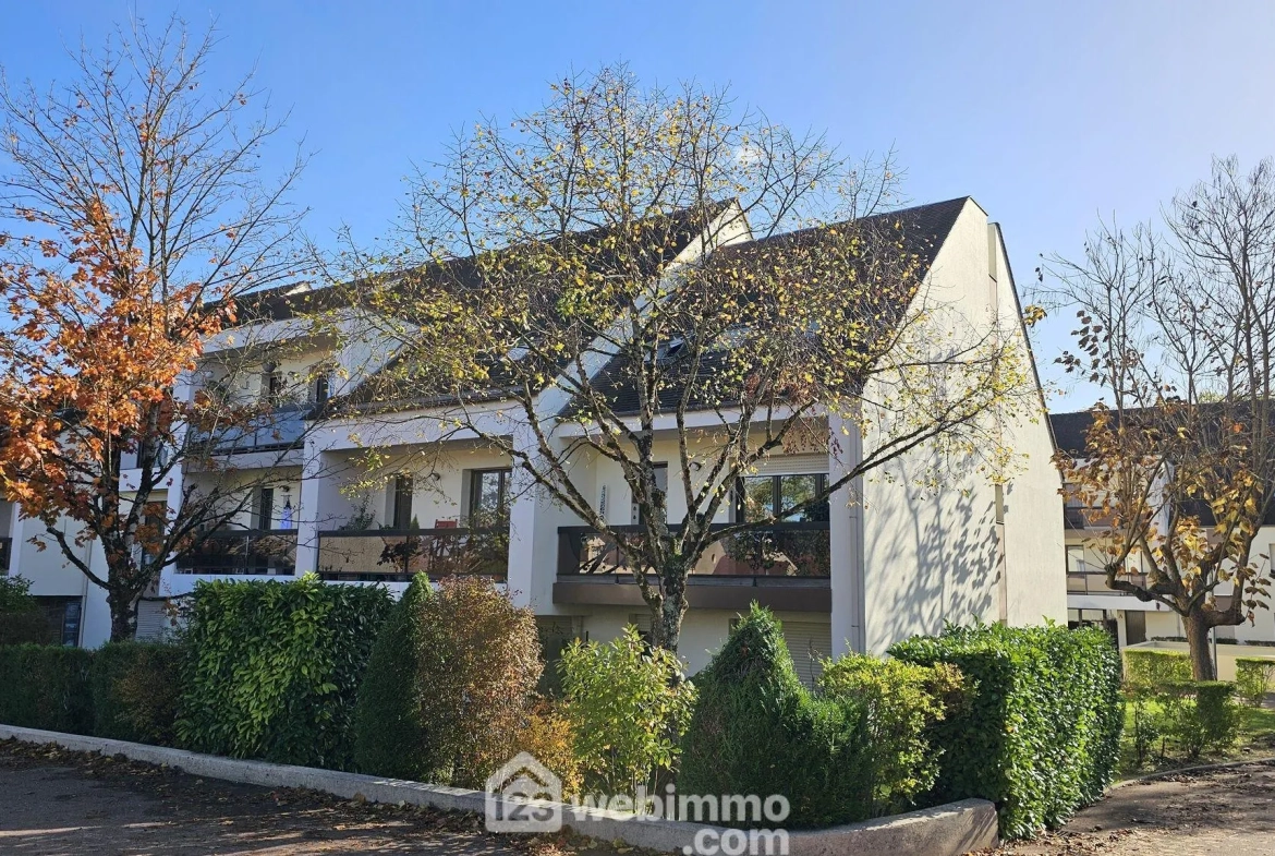 Charmant appartement de 46 m² à Moret sur Loing – Dernier étage, parking, cave 