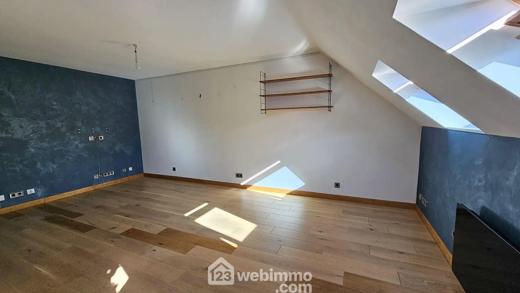 Charmant appartement de 46 m² à Moret sur Loing – Dernier étage, parking, cave 