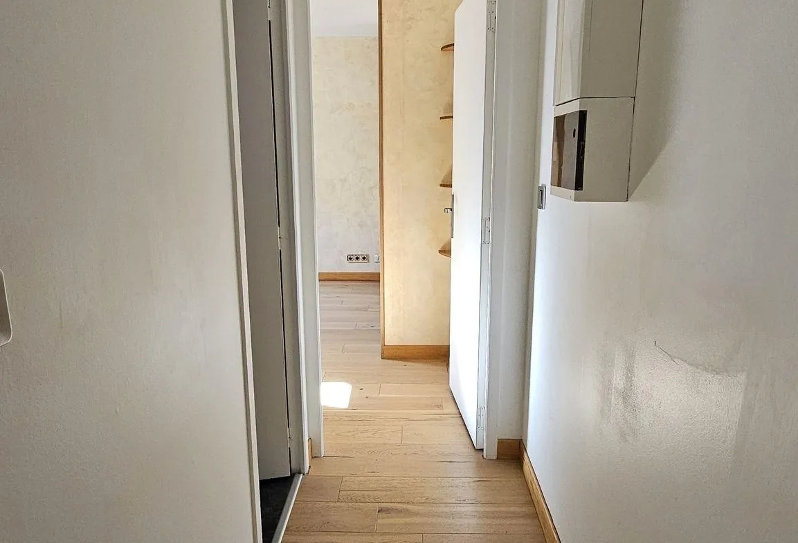 Charmant appartement de 46 m² à Moret sur Loing – Dernier étage, parking, cave 