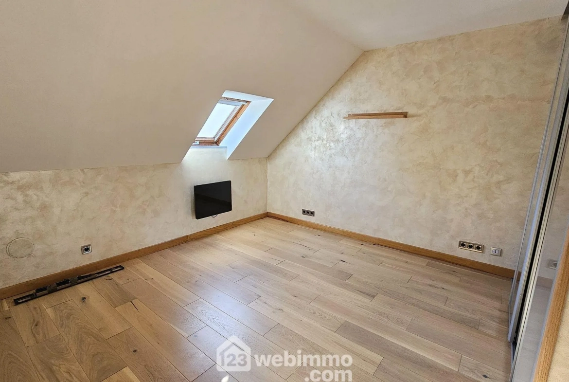 Charmant appartement de 46 m² à Moret sur Loing – Dernier étage, parking, cave 