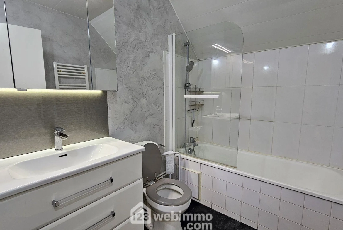 Charmant appartement de 46 m² à Moret sur Loing – Dernier étage, parking, cave 