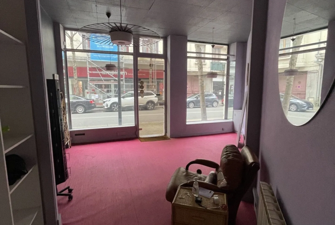 Local commercial de 20 m² à Vichy - Emplacement en centre-ville 