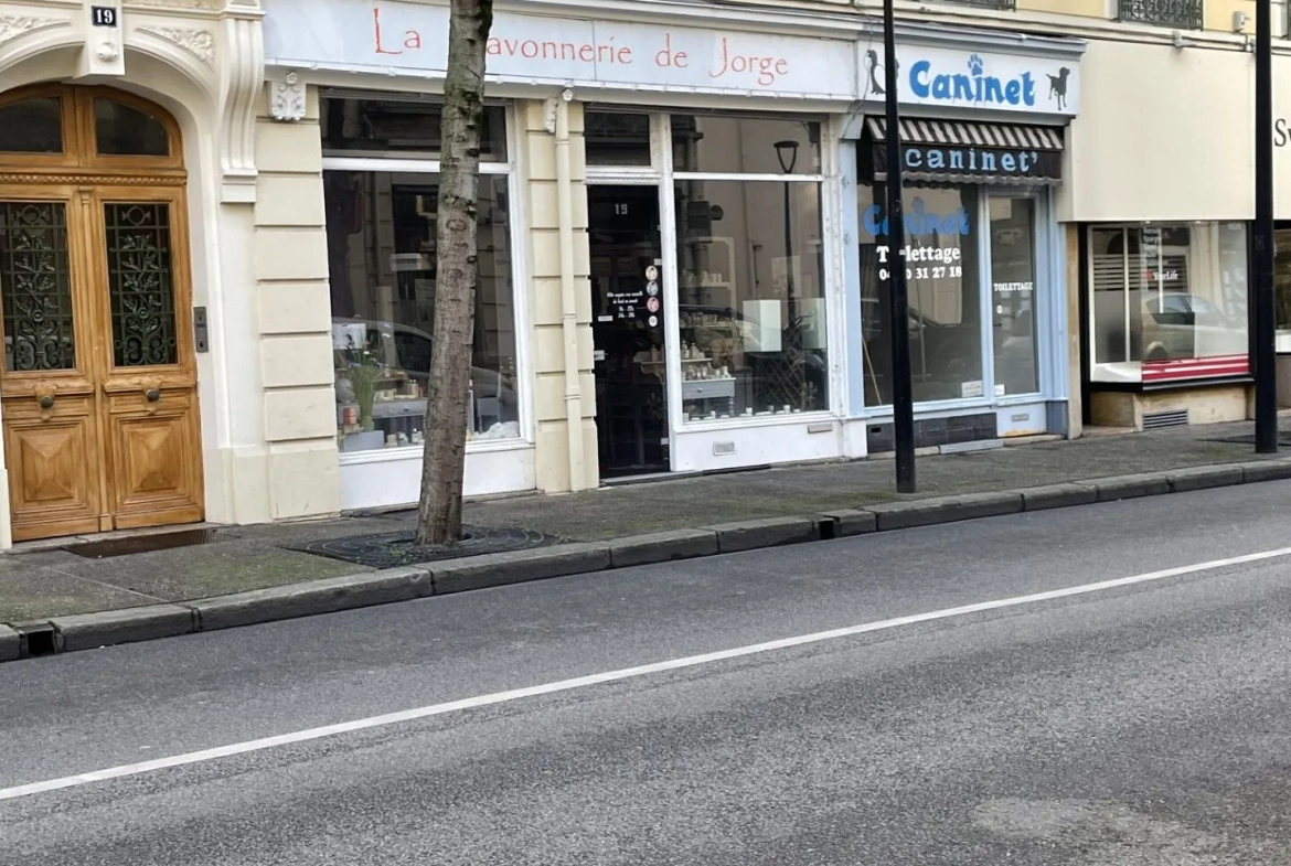 Local commercial de 20 m² à Vichy - Emplacement en centre-ville 