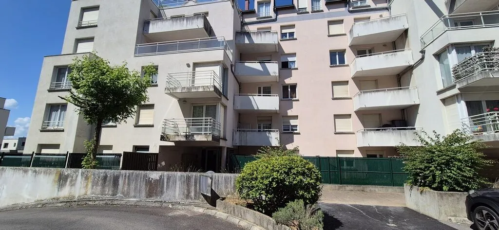 Appartement 2 pièces à Dijon avec balcon et parking privé 