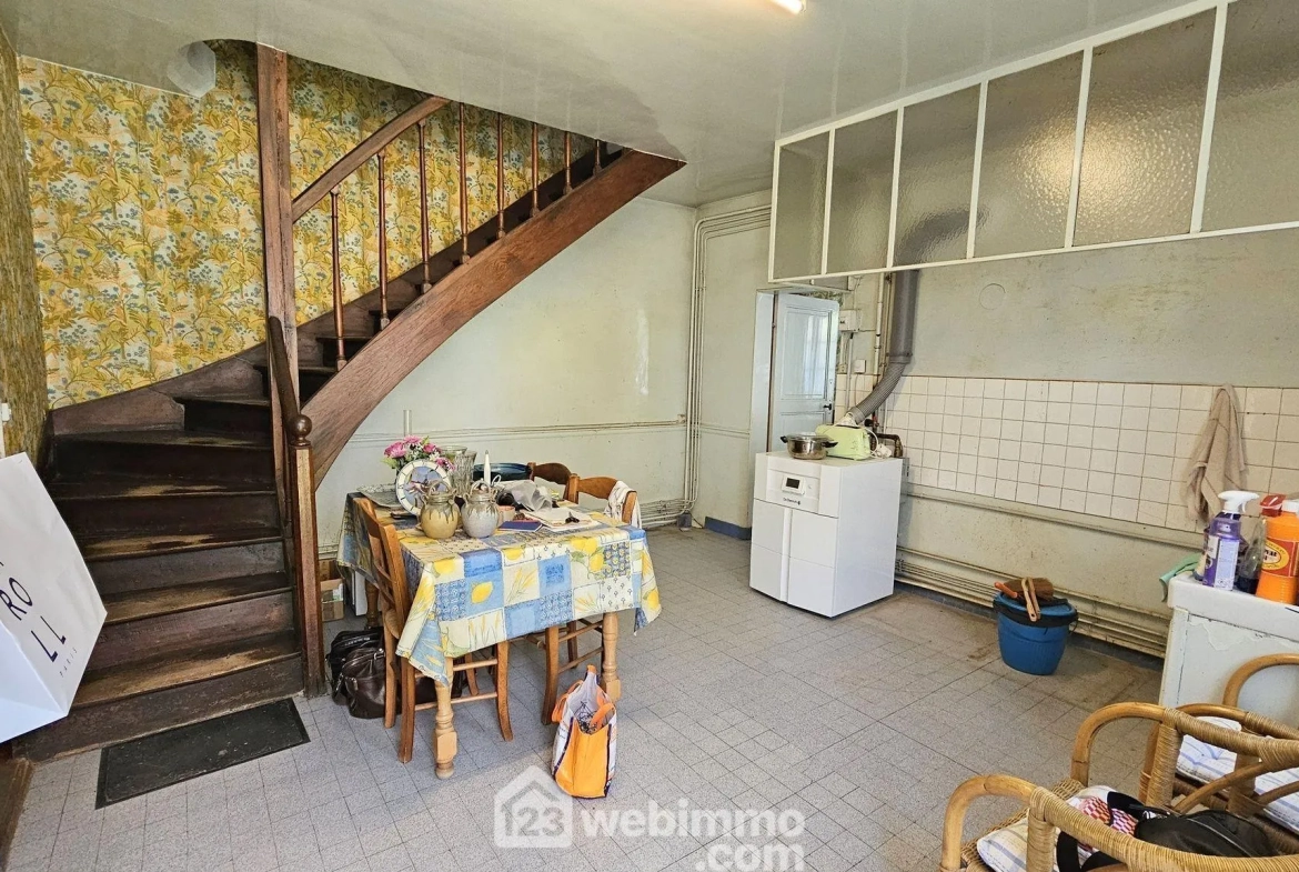 Maison en pierre à rénover avec dépendances à La Ferté-Alais – Opportunité unique 