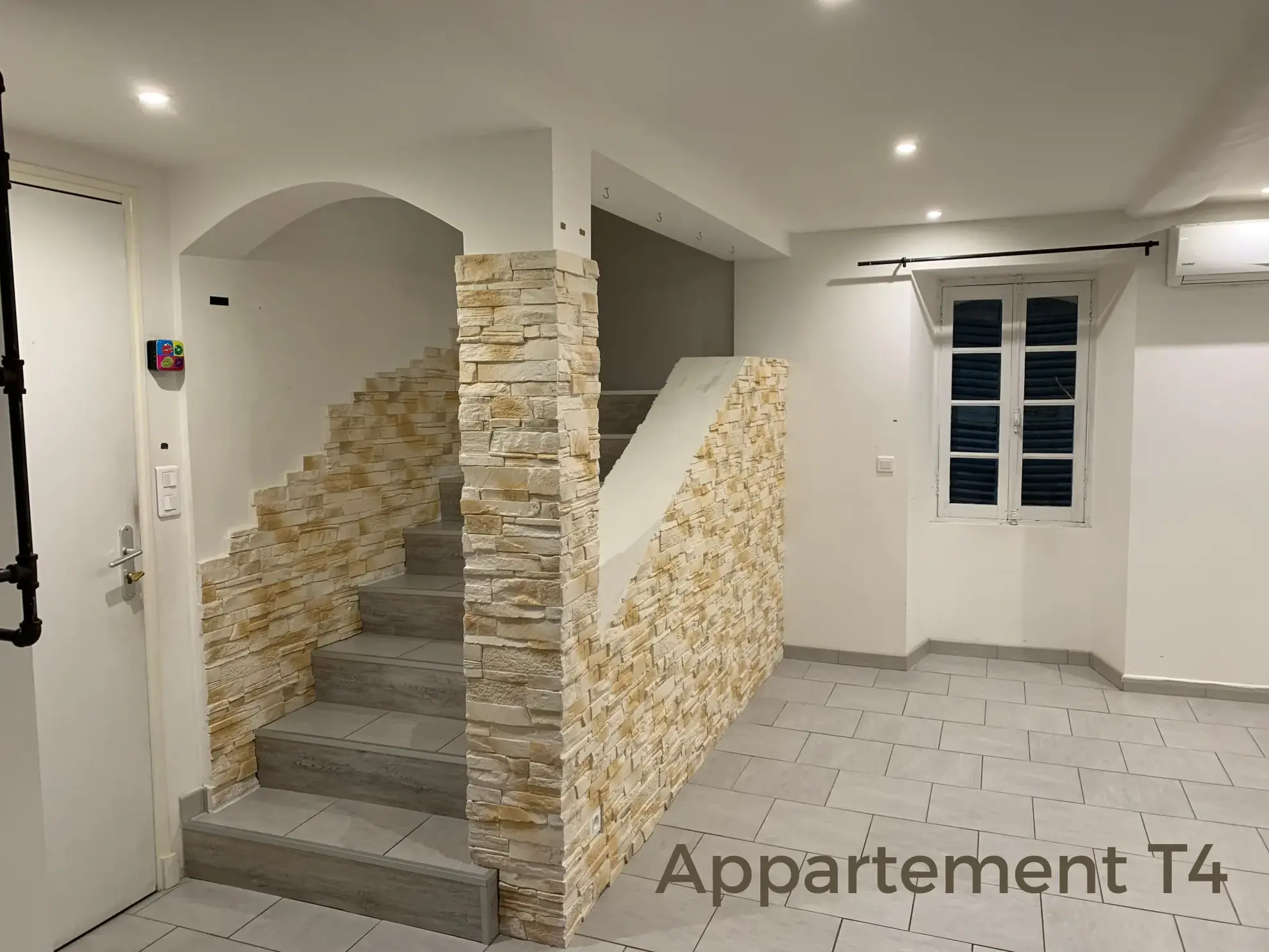 Immeuble à vendre à Les Arcs-sur-Argens avec 3 appartements rentables 