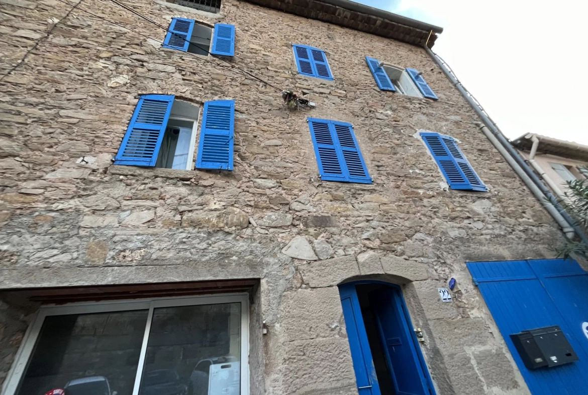 Immeuble à vendre à Les Arcs-sur-Argens avec 3 appartements rentables 
