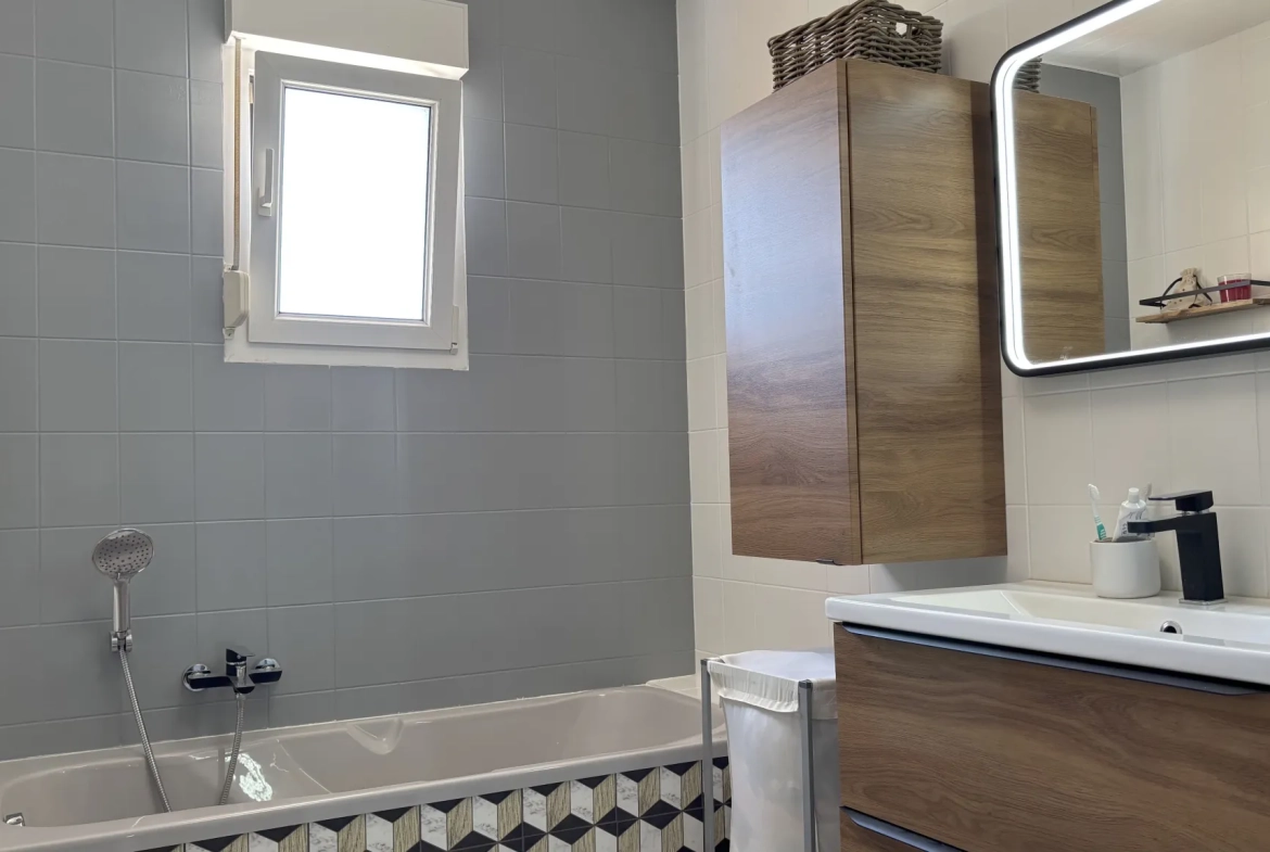 Maison 115 m² à Morhange avec 3 chambres, terrasse et garage 