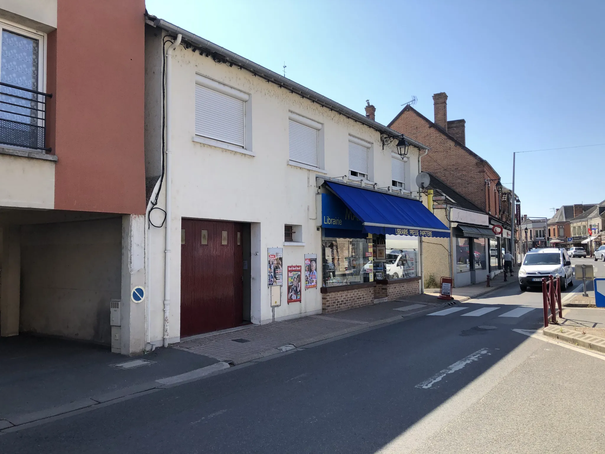 Immeuble mixte en vente à Salbris, Sologne – Local commercial et appartement 