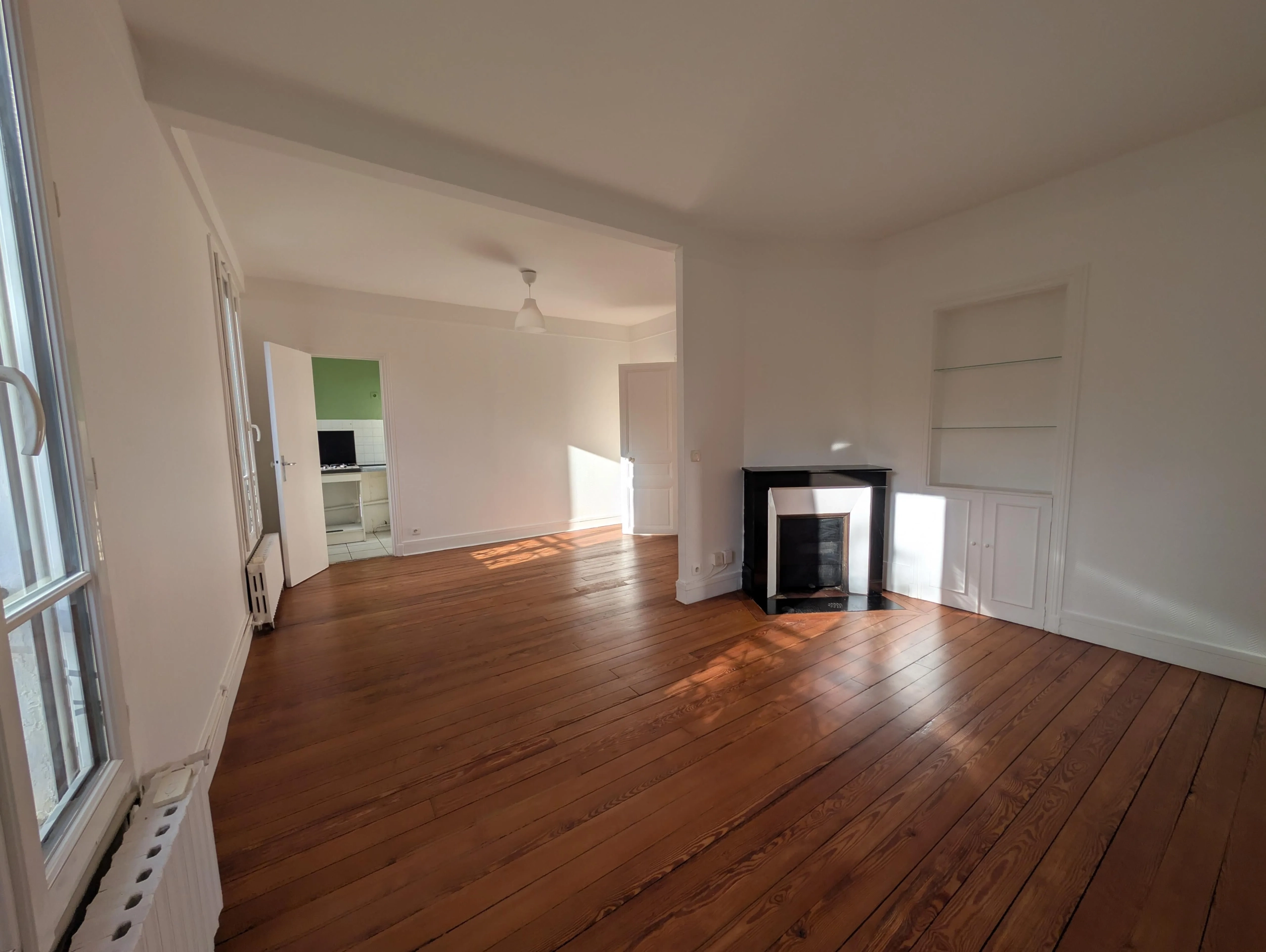 Charmant appartement de 2 pièces à Asnières-sur-Seine avec cave et charmant cachet ancien 