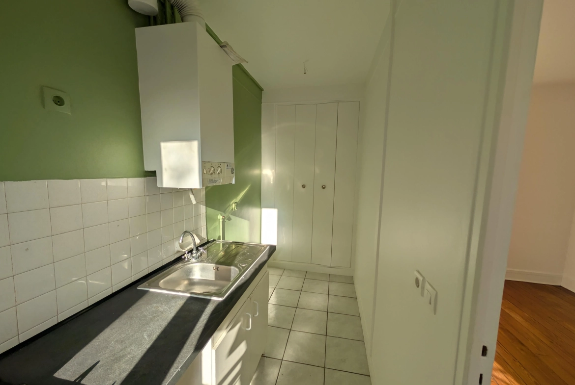 Charmant appartement de 2 pièces à Asnières-sur-Seine avec cave et charmant cachet ancien 