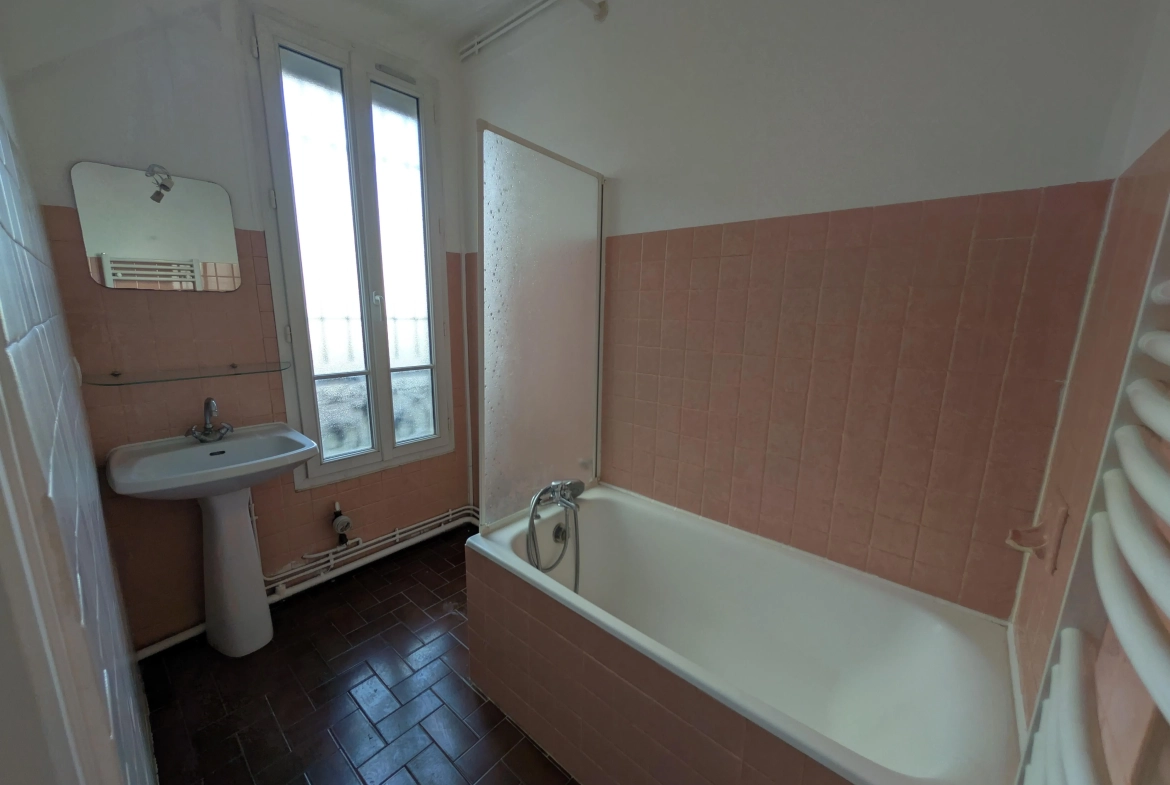 Charmant appartement de 2 pièces à Asnières-sur-Seine avec cave et charmant cachet ancien 