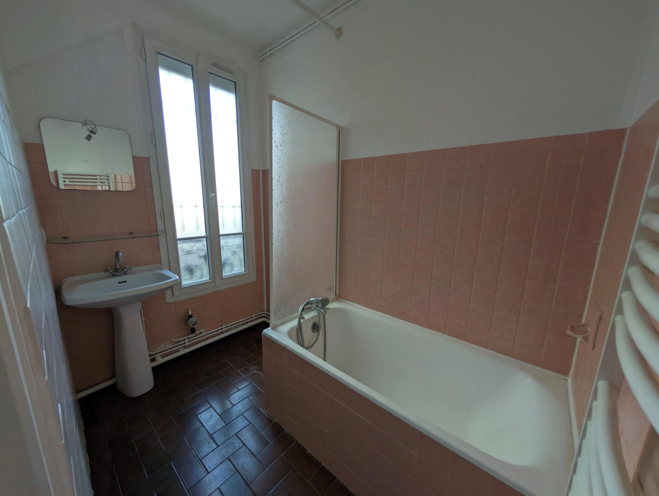 Charmant appartement de 2 pièces à Asnières-sur-Seine avec cave et charmant cachet ancien 