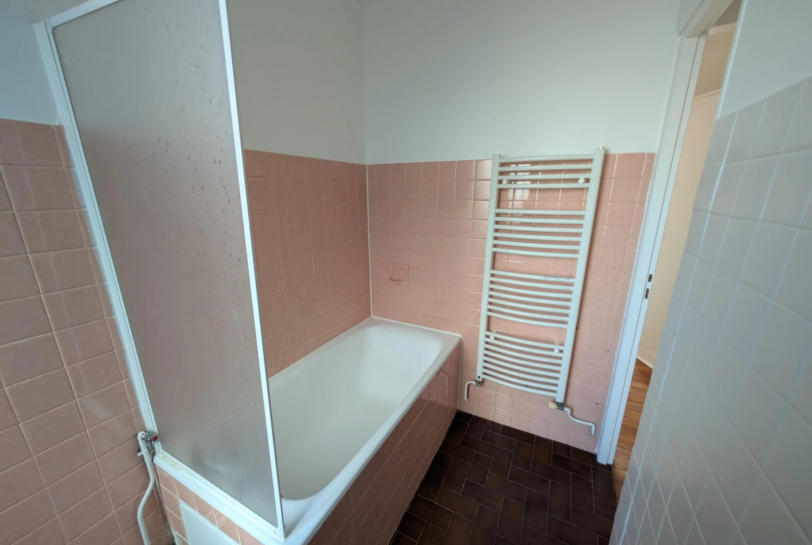 Charmant appartement de 2 pièces à Asnières-sur-Seine avec cave et charmant cachet ancien 