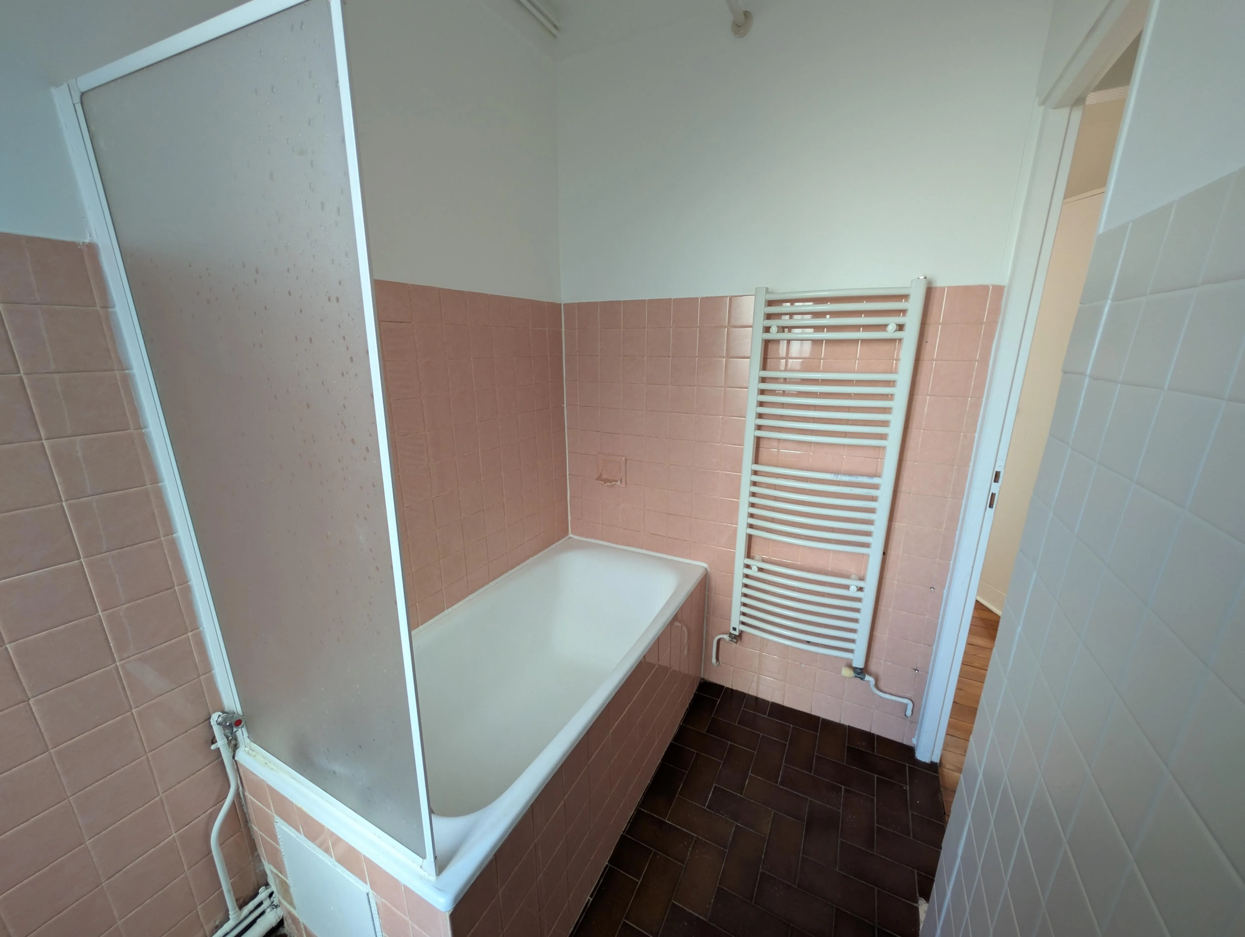 Charmant appartement de 2 pièces à Asnières-sur-Seine avec cave et charmant cachet ancien 