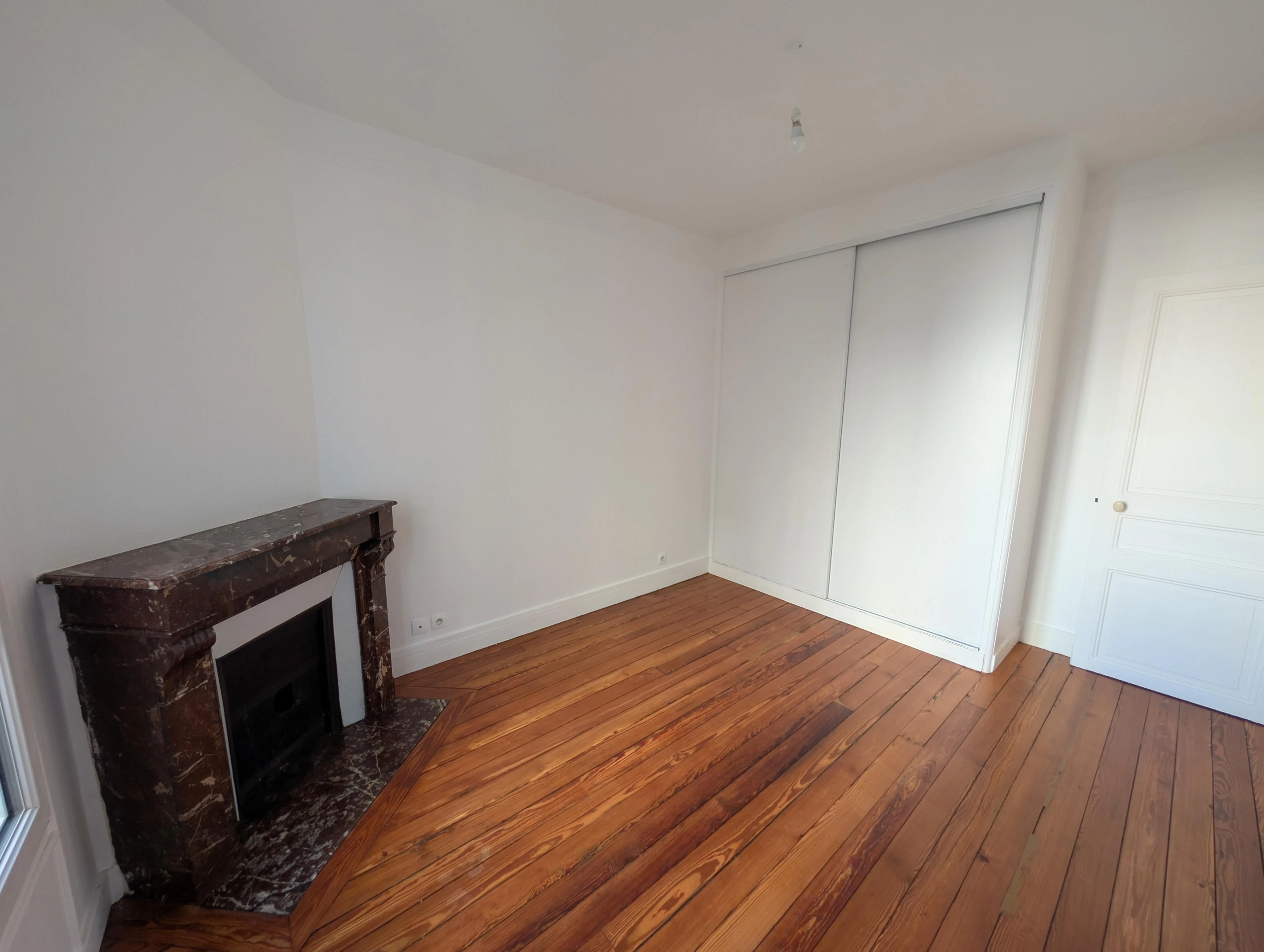 Charmant appartement de 2 pièces à Asnières-sur-Seine avec cave et charmant cachet ancien 