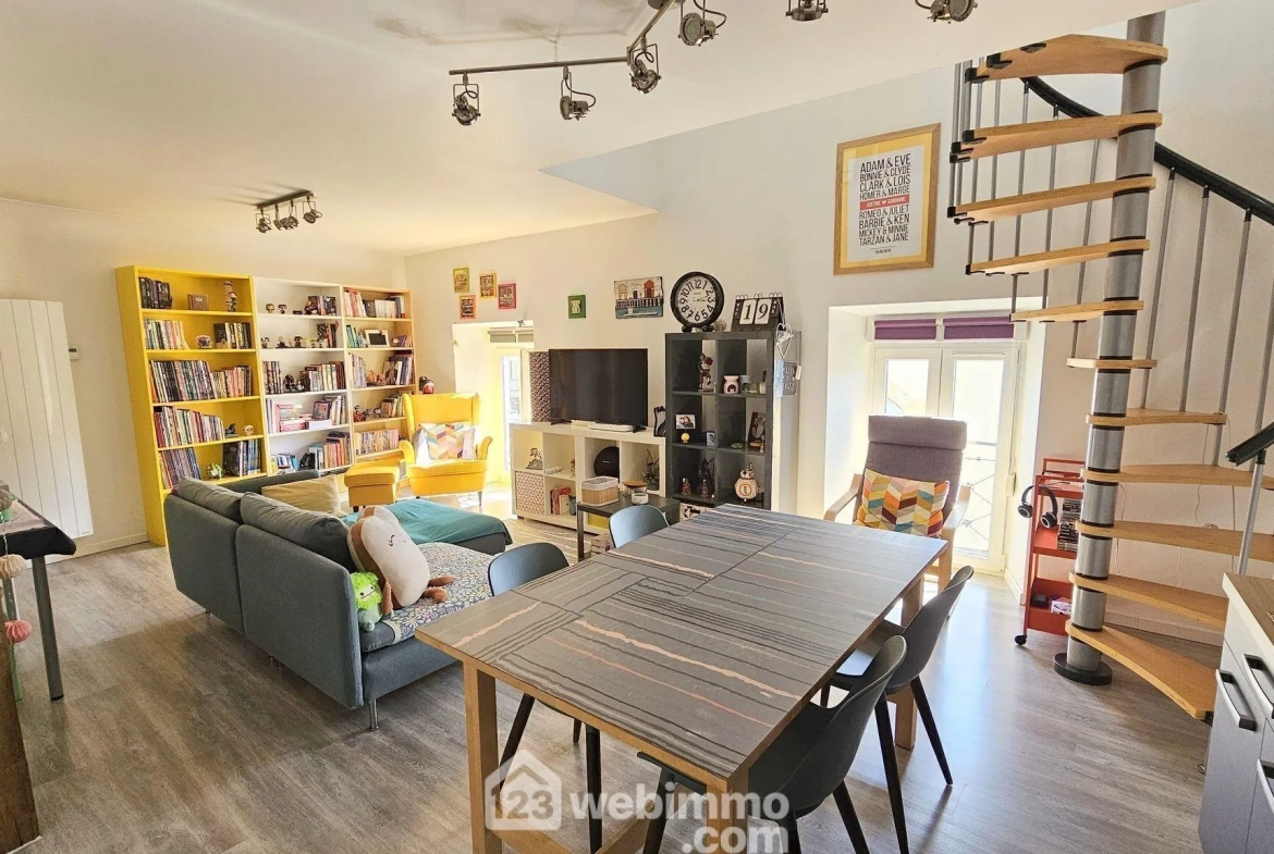 A vendre duplex lumineux de 69m² à Puiseaux, centre-ville 
