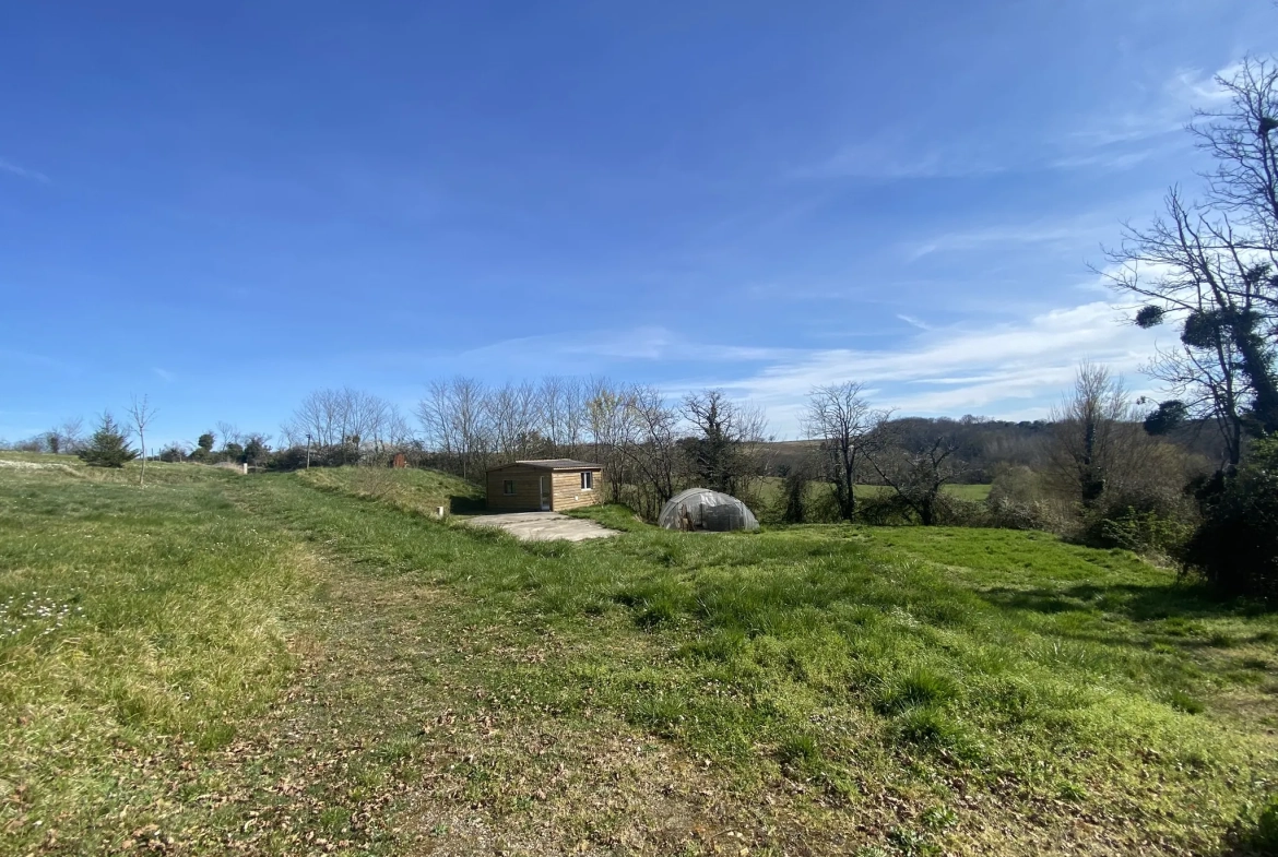 Maison de plain-pied avec dépendances sur 1 hectare à Monségur 