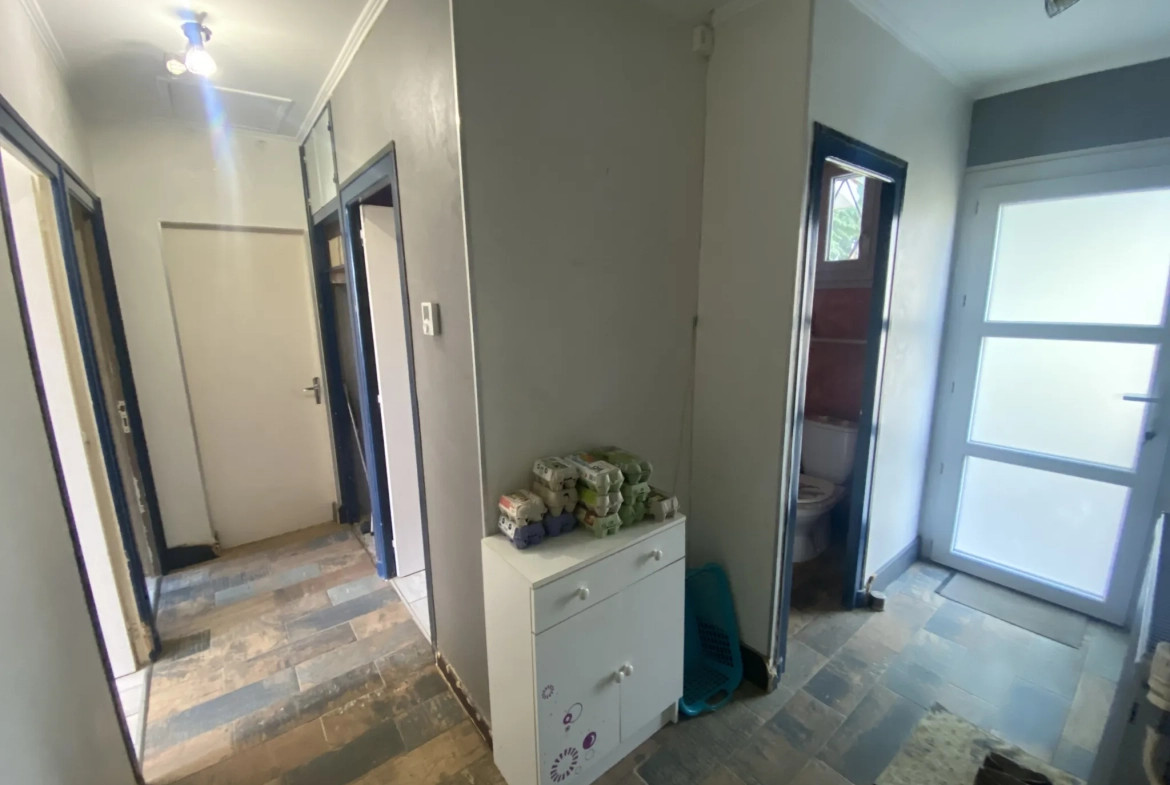 Maison de plain-pied avec dépendances sur 1 hectare à Monségur 