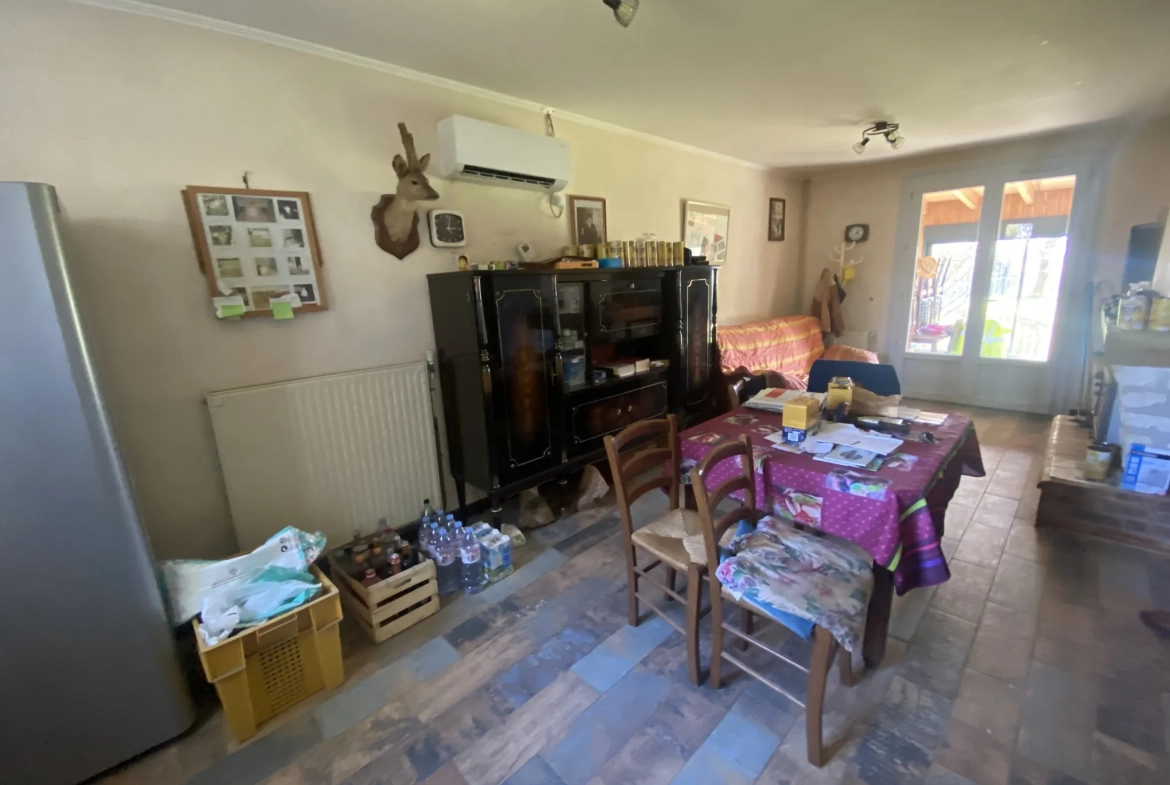 Maison de plain-pied avec dépendances sur 1 hectare à Monségur 