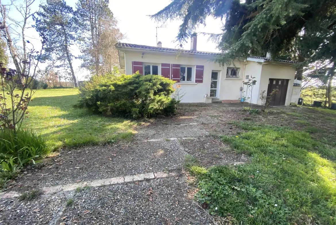 Maison de plain-pied avec dépendances sur 1 hectare à Monségur 