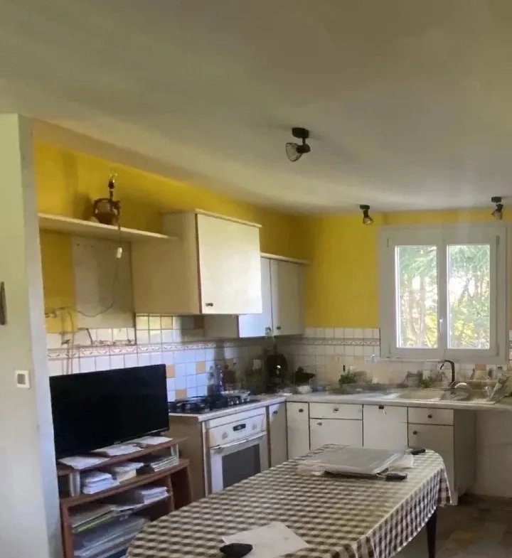 Maison de plain-pied avec dépendances sur 1 hectare à Monségur 