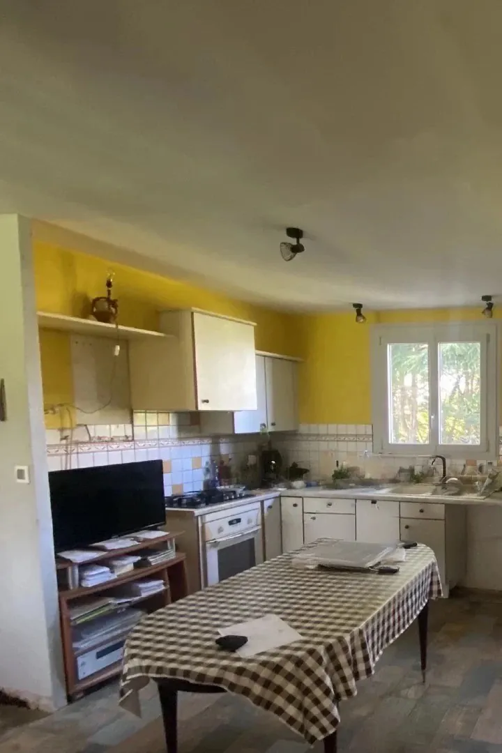 Maison de plain-pied avec dépendances sur 1 hectare à Monségur 