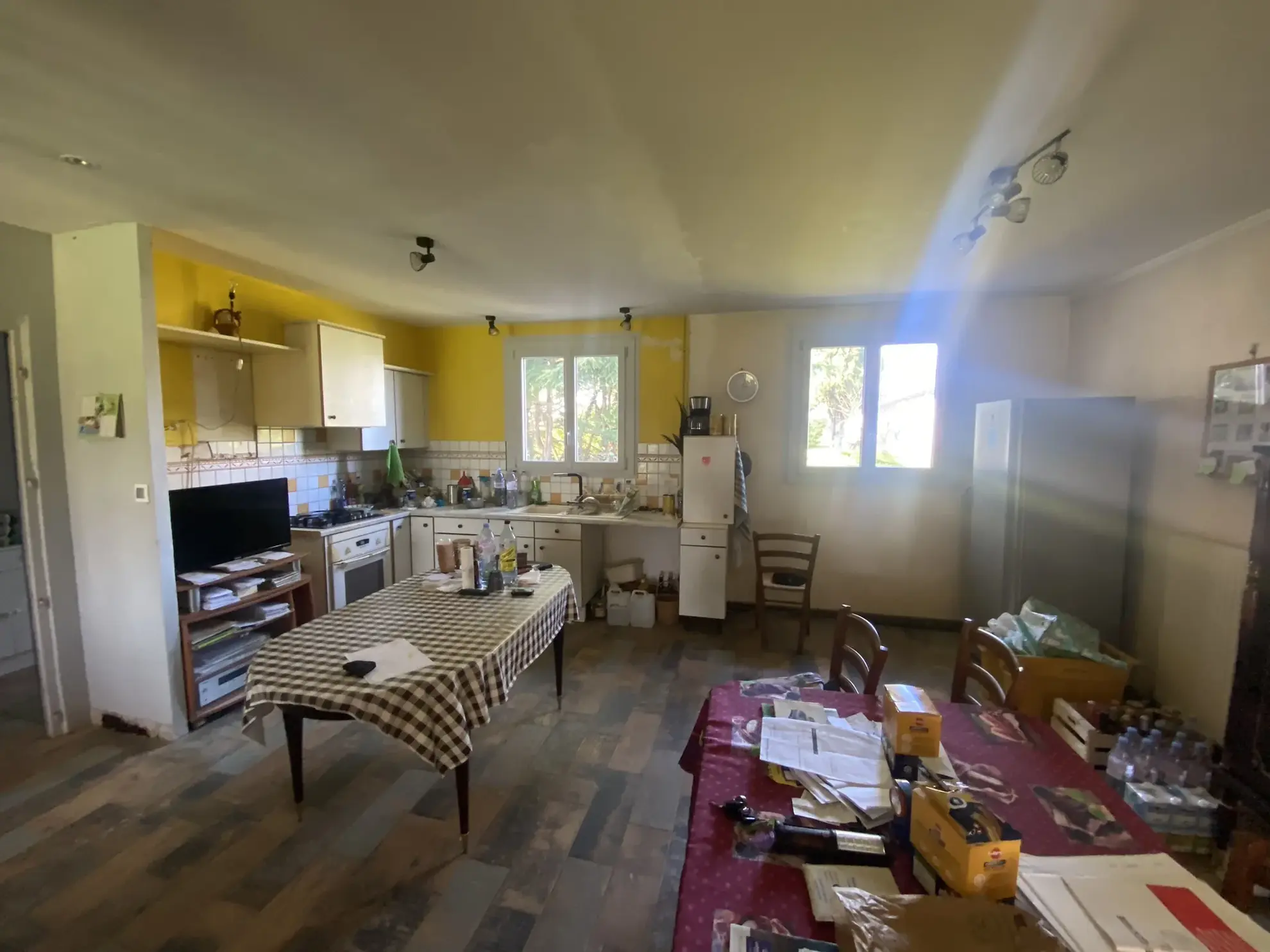 Maison de plain-pied avec dépendances sur 1 hectare à Monségur 