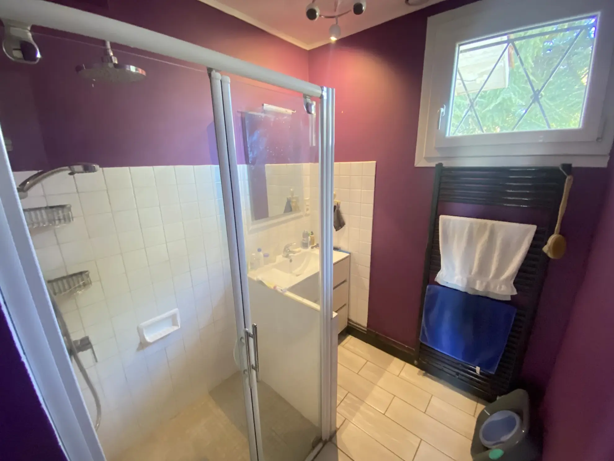 Maison de plain-pied avec dépendances sur 1 hectare à Monségur 