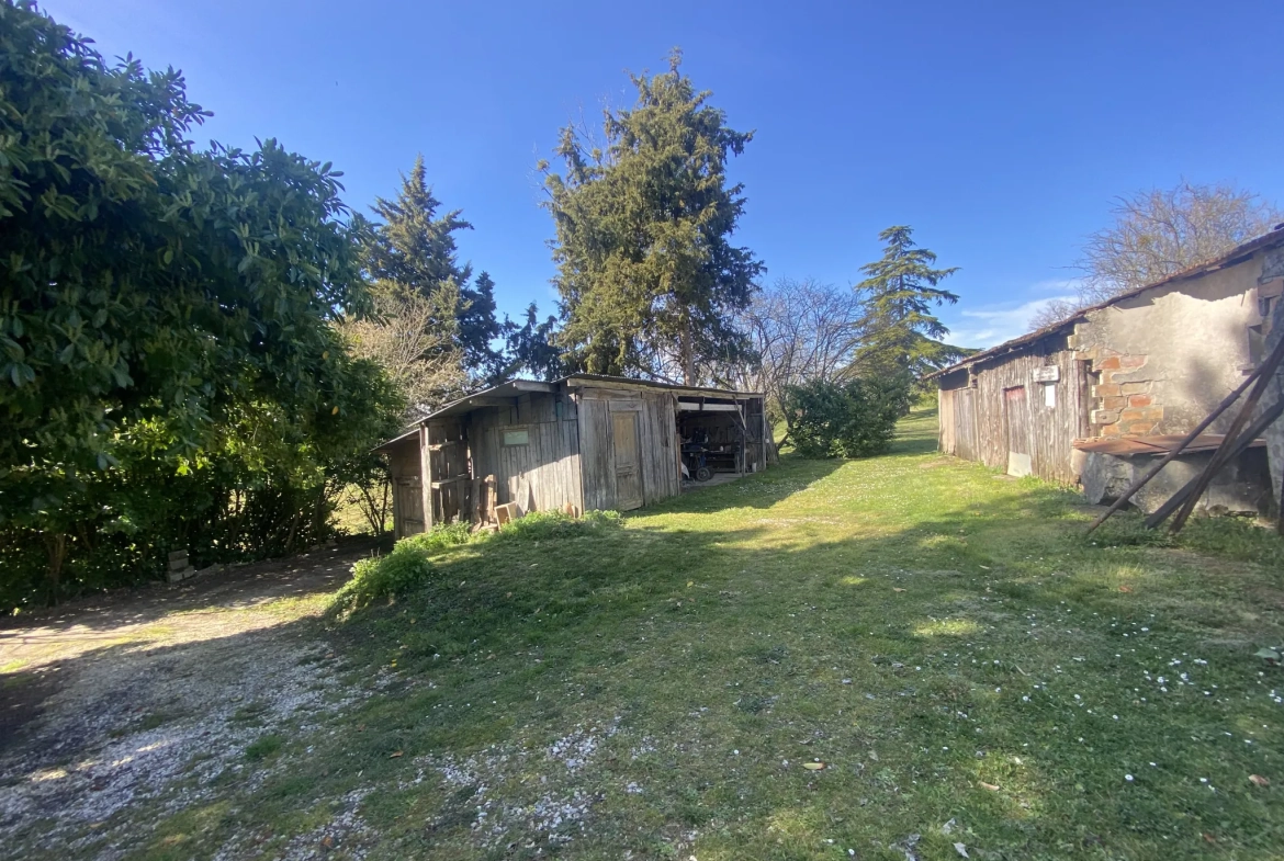 Maison de plain-pied avec dépendances sur 1 hectare à Monségur 