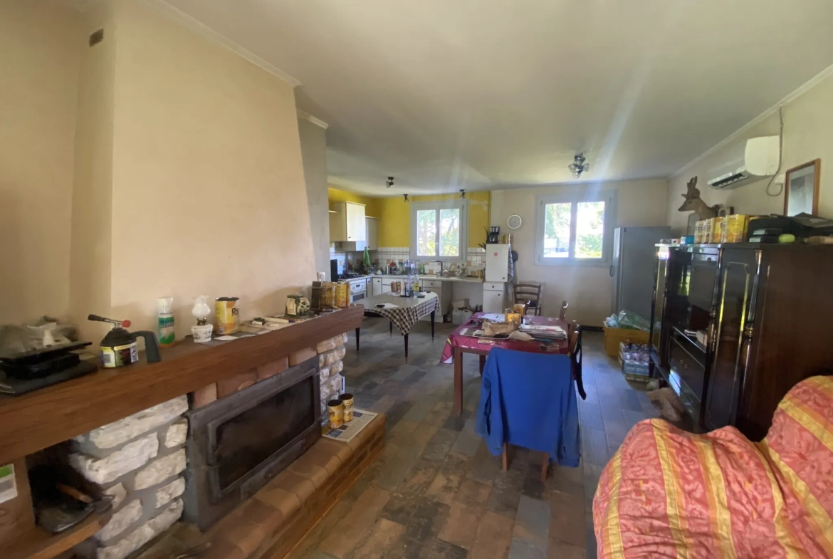 Maison de plain-pied avec dépendances sur 1 hectare à Monségur 