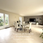 Charmante maison en hyper centre de Saintes avec garage et cour