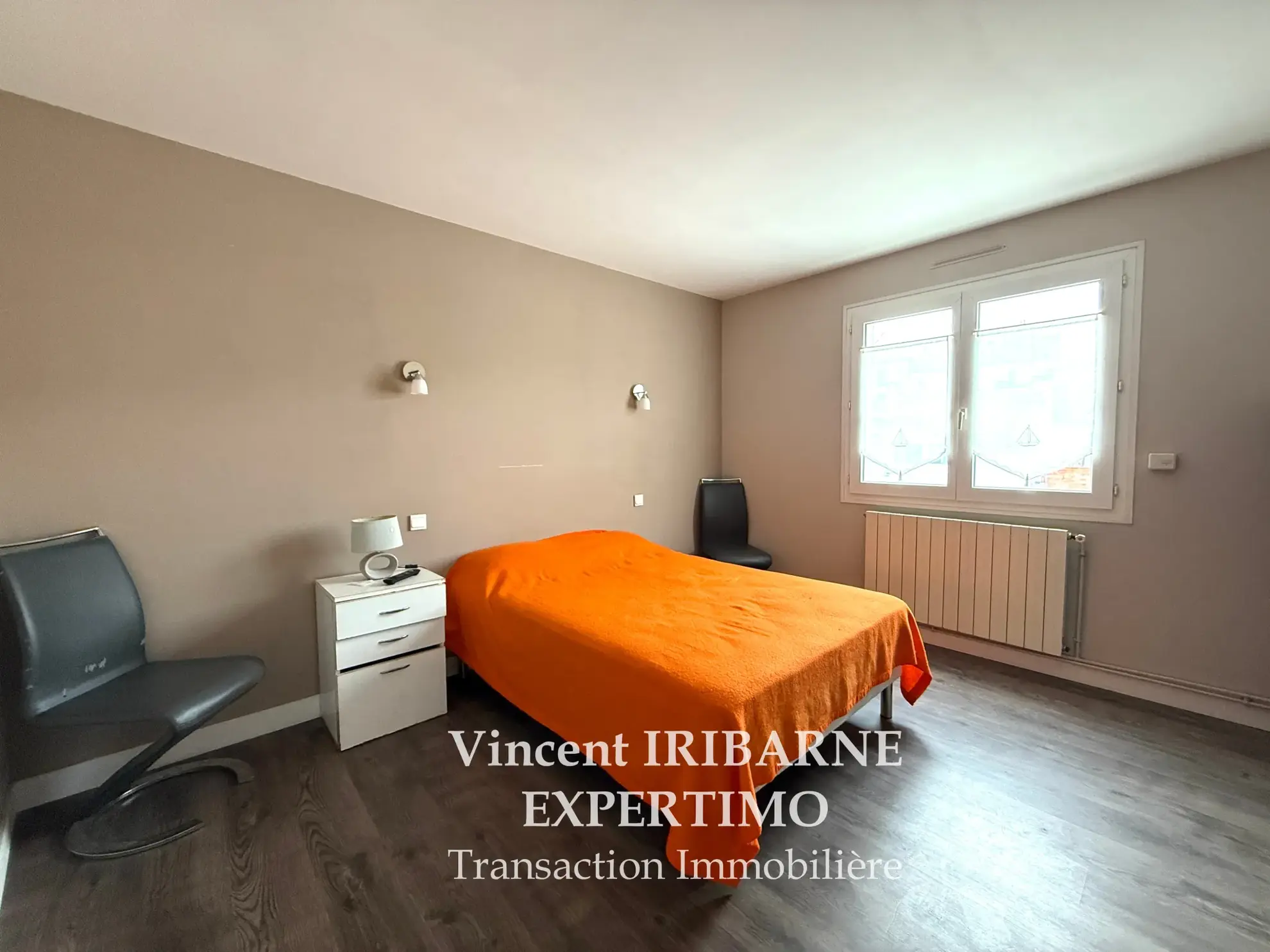 Charmante maison en hyper centre de Saintes avec garage et cour 