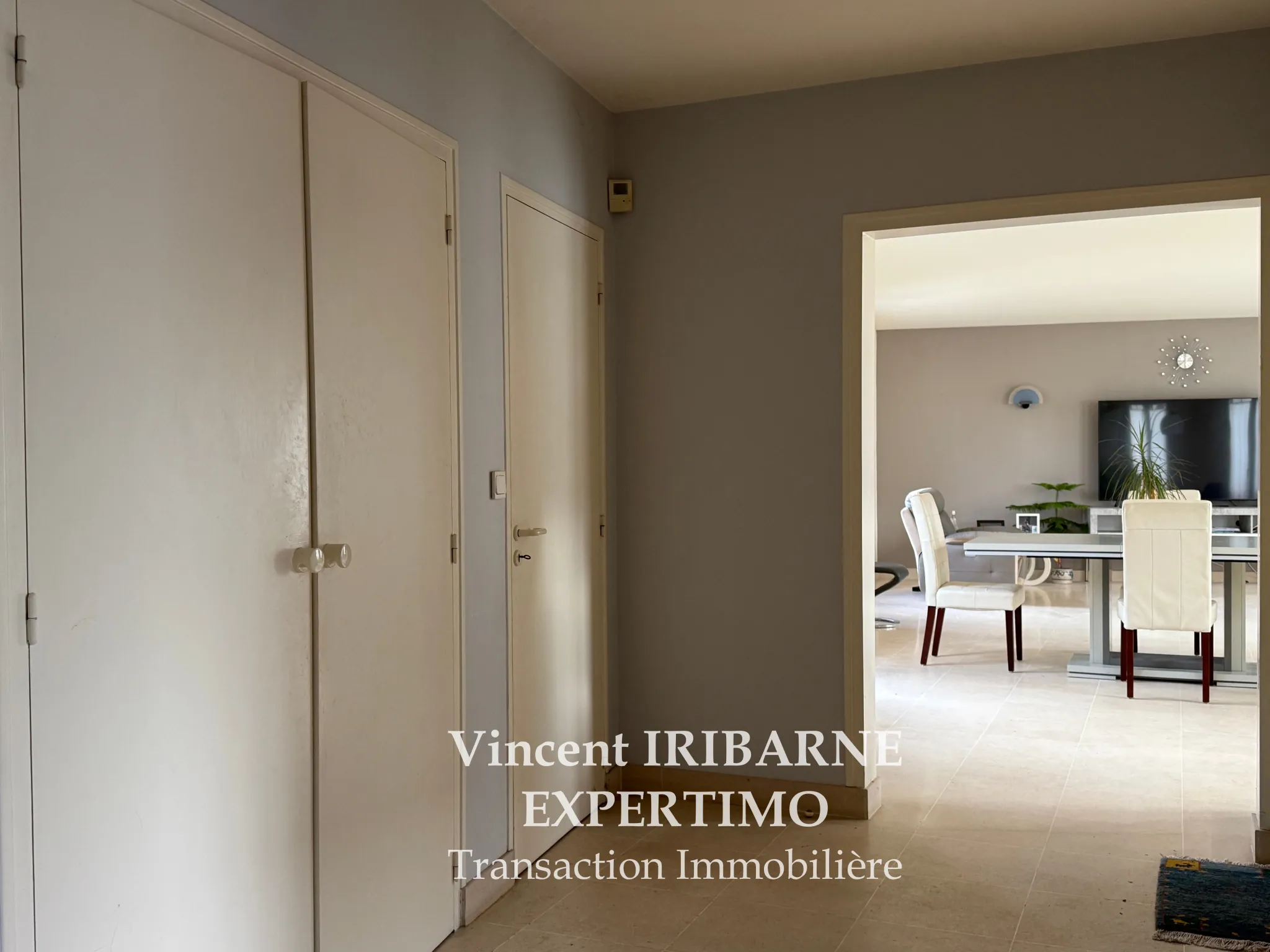 Charmante maison en hyper centre de Saintes avec garage et cour 