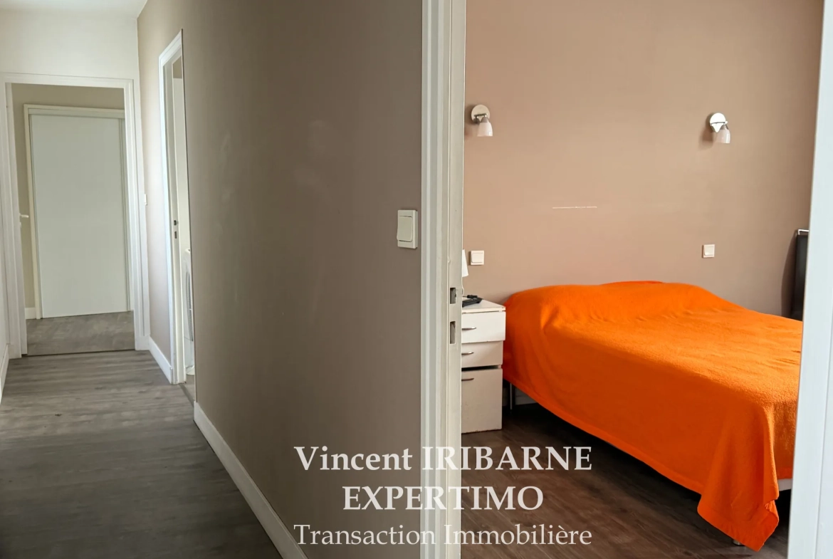 Charmante maison en hyper centre de Saintes avec garage et cour 