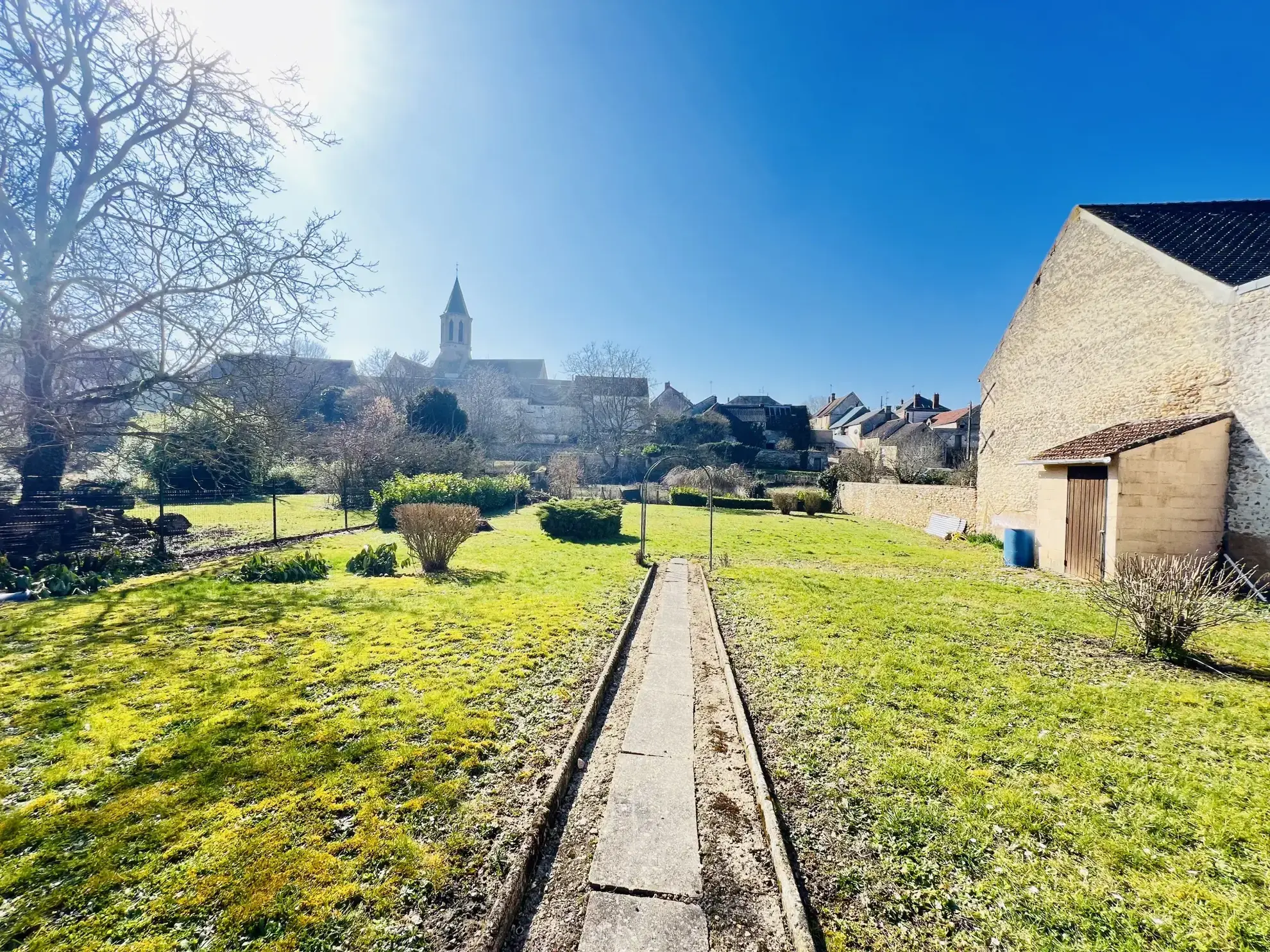 Longère avec grange, jardin et potentiel d’aménagement à Aunay-sous-Auneau 