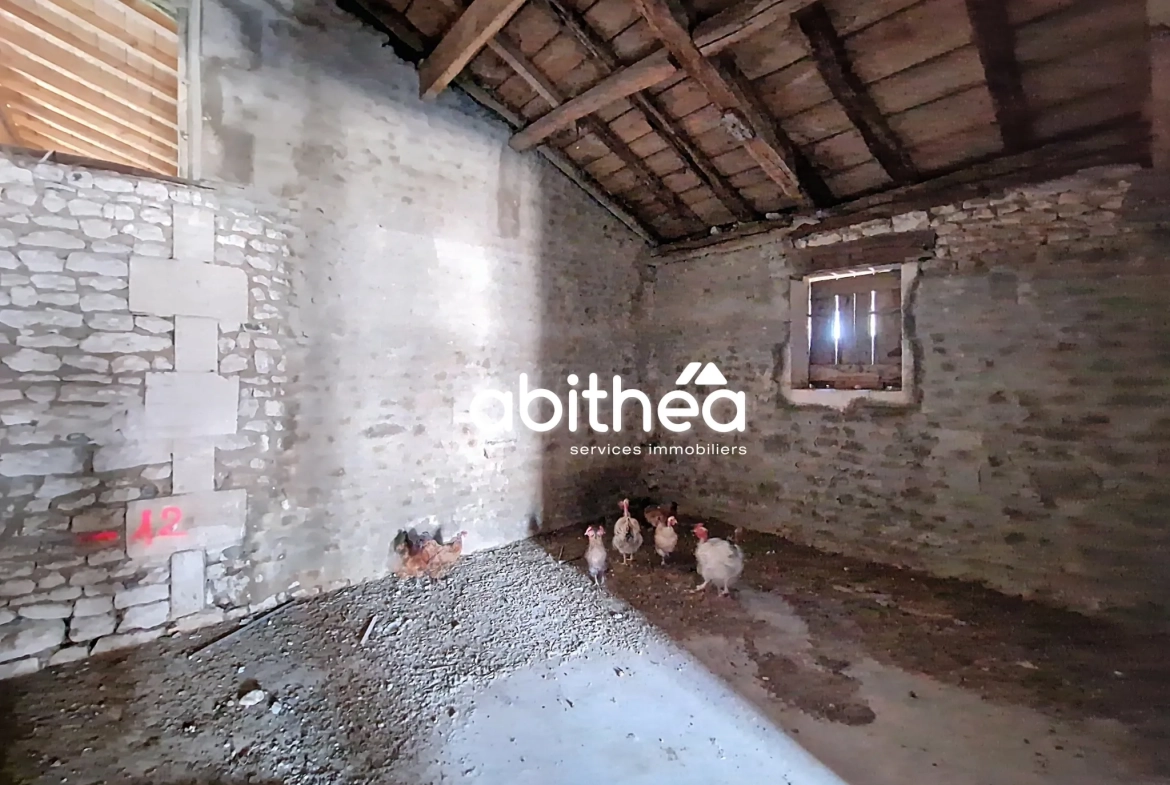 Maison charentaise à rénover avec potentiel à Pons 