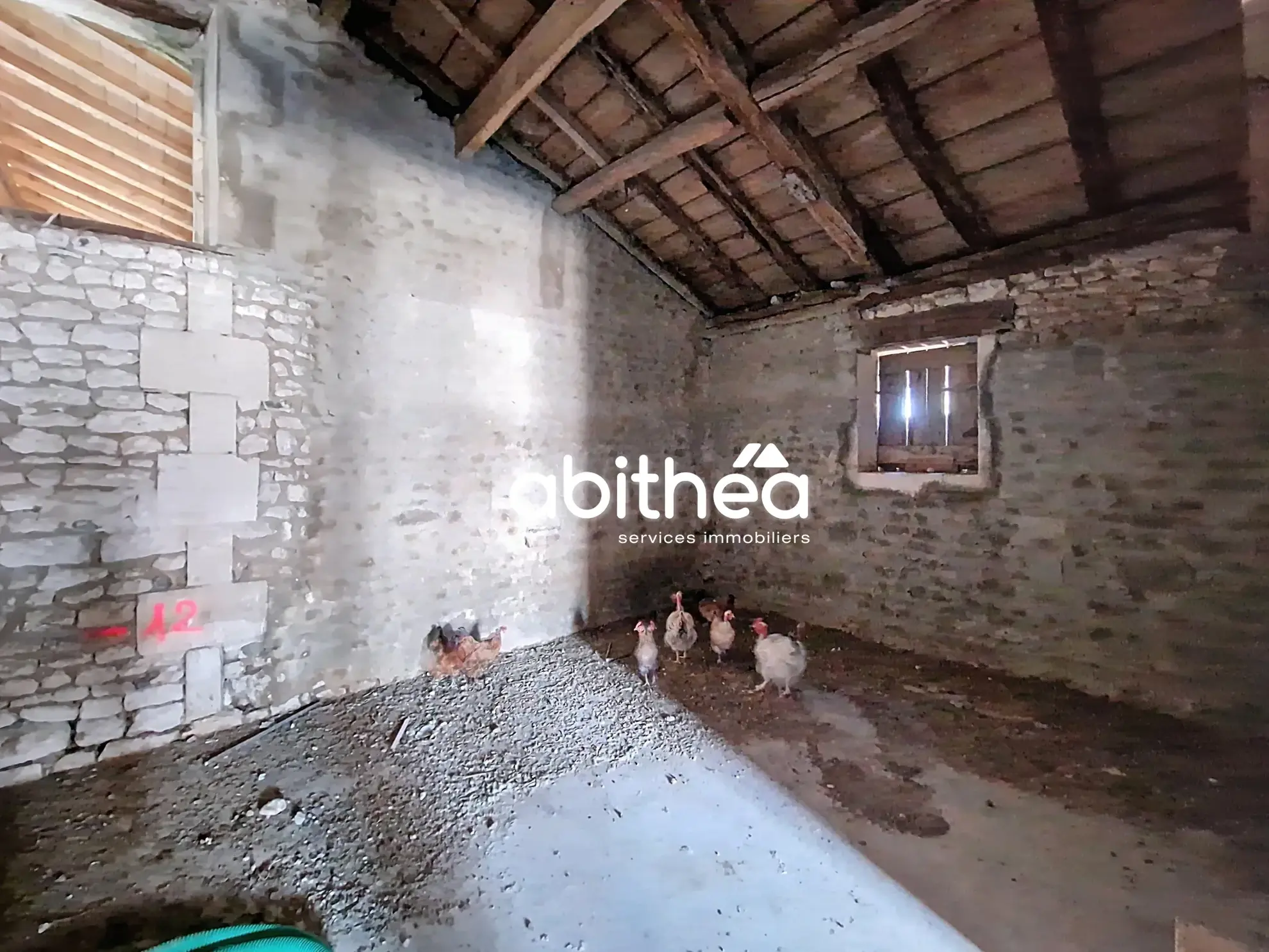 Maison charentaise à rénover avec potentiel à Pons 