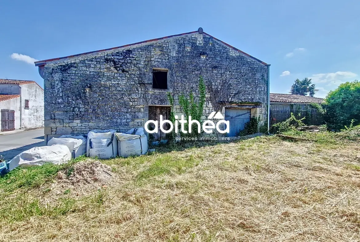 Maison charentaise à rénover avec potentiel à Pons 