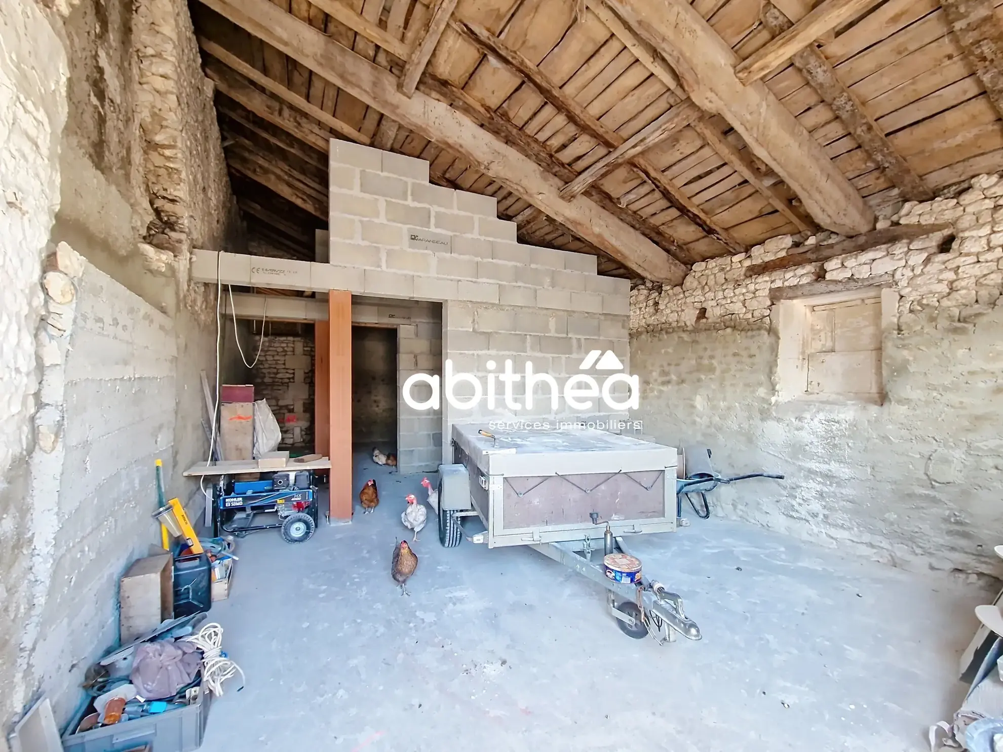 Maison charentaise à rénover avec potentiel à Pons 