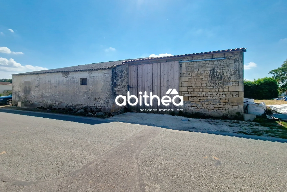 Maison charentaise à rénover avec potentiel à Pons 