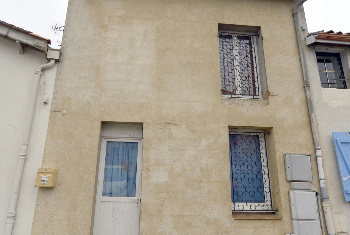 Maison à rénover de 2 chambres sur parcelle de 207 m² à Saint-Michel-Chef-Chef 